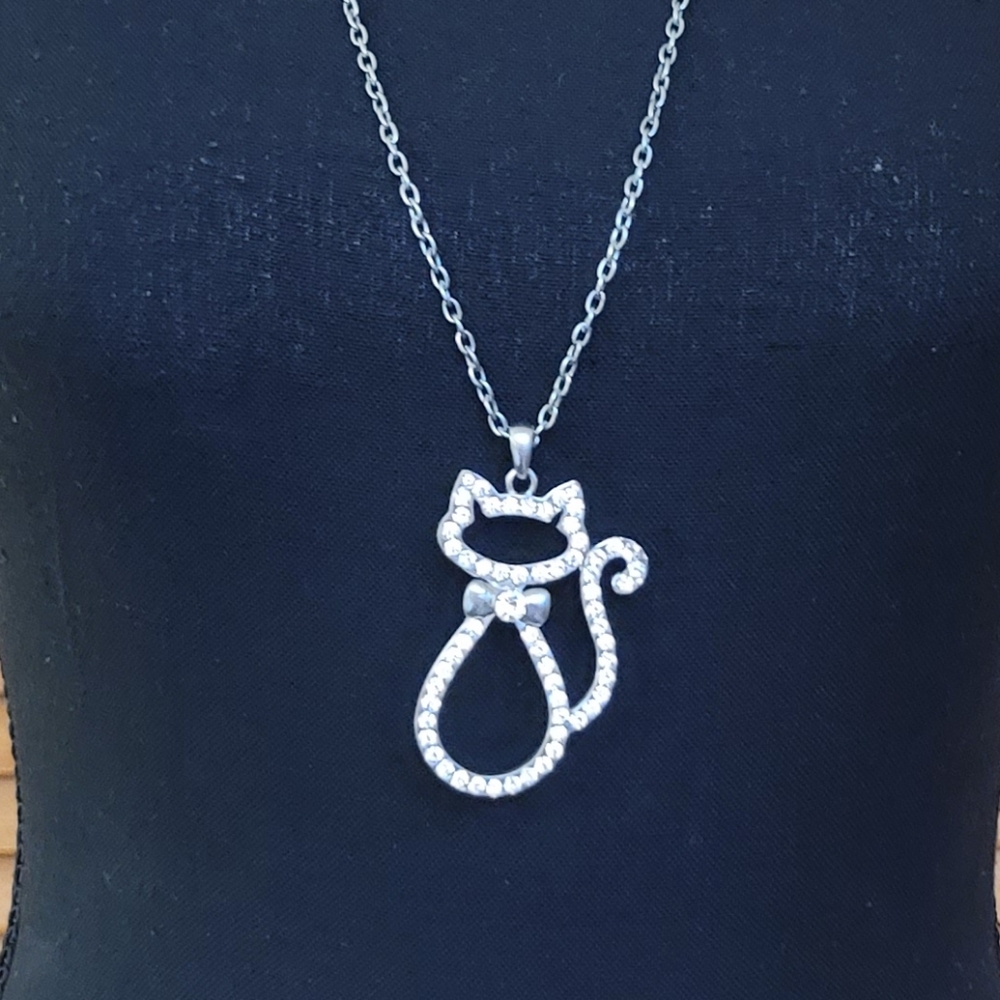 NWOT Cat with Bow Tie Charm Necklace - Picture 2 of 9